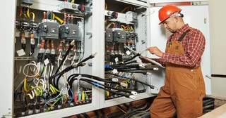 Электропроводка под ключ в Новороссийске — монтаж, замена, разводка от Мастер24, штробление стен, цена от 1837 руб